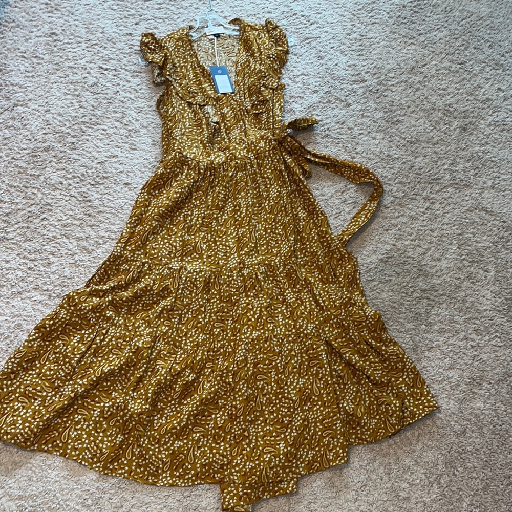 Universal thread yellow paisley dress. New with tags